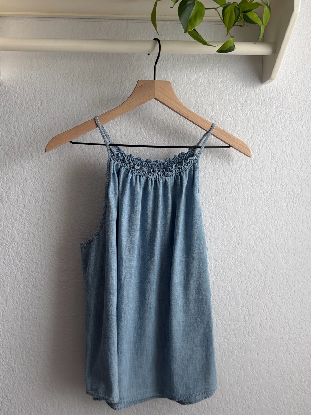 GAP 100% Cotton Denim Cami Smocked Ruffle Neck Sleeveless Top Light Wash M